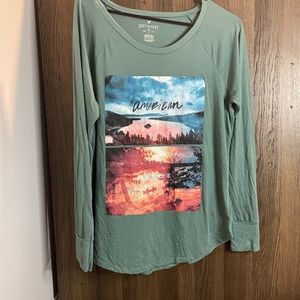 American eagle womens outfit. Long sleeve graphic tee, and leggings. L/XL!!